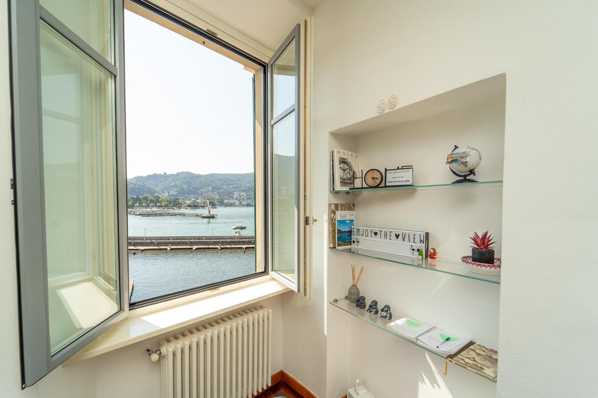 Appartamento Esclusivo Fronte Lago, In Centro A Como Con Garage Экстерьер фото