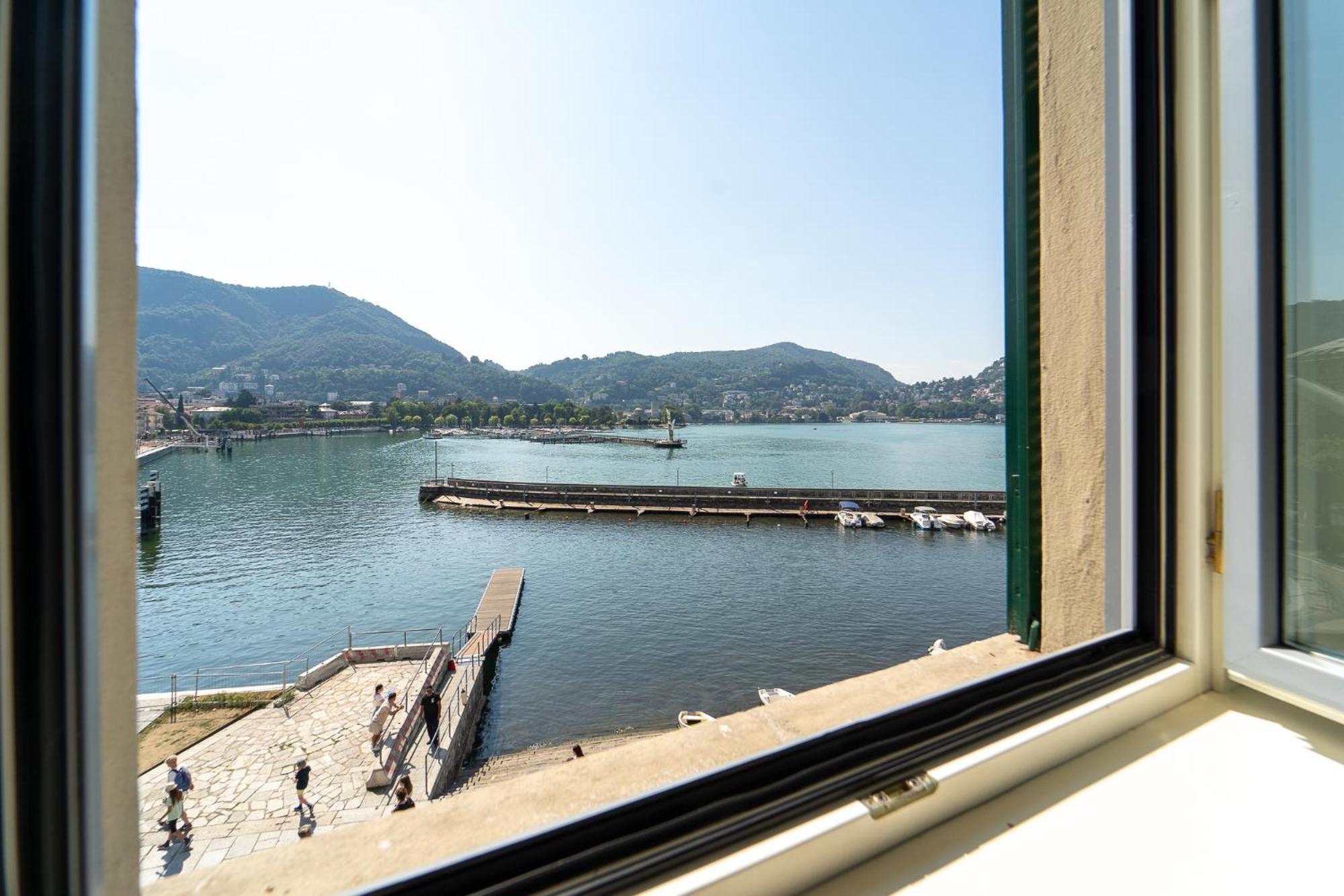 Appartamento Esclusivo Fronte Lago, In Centro A Como Con Garage Экстерьер фото