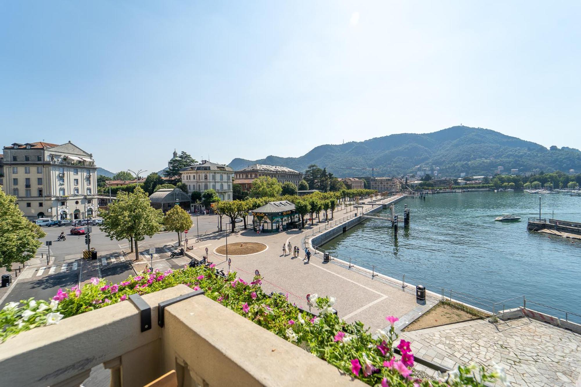 Appartamento Esclusivo Fronte Lago, In Centro A Como Con Garage Экстерьер фото